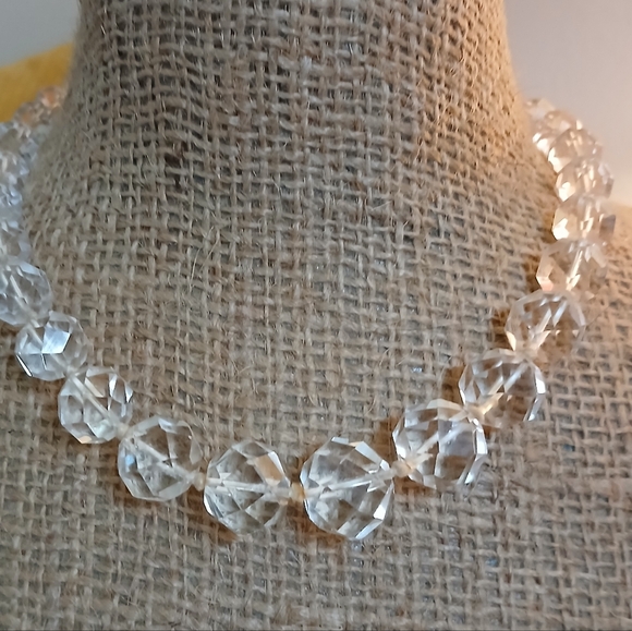 Vintage Jewelry - Vintage Graduated Crystal Beaded Necklace Faceted Beads 10k Clasp